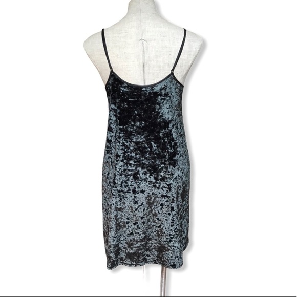 NEW! Victoria’s Secret Crushed Velvet Slip Dress M - Picture 5 of 6